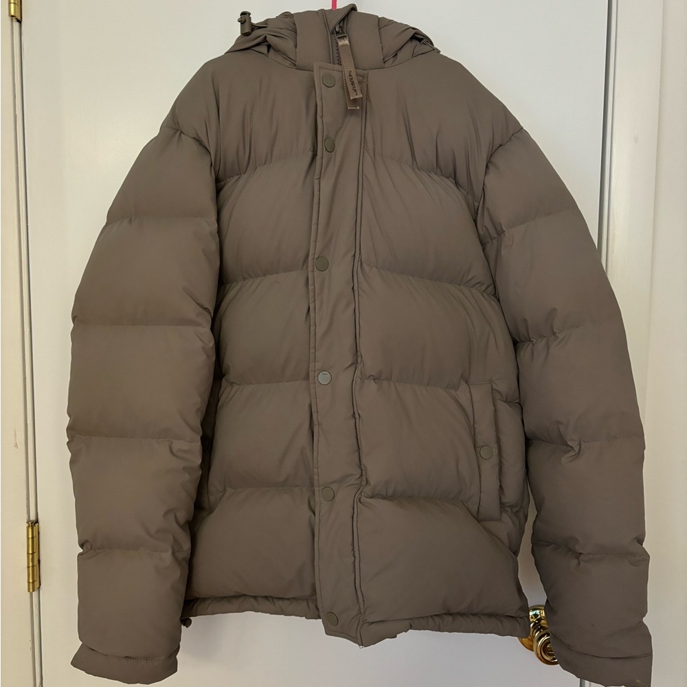 Aritzia TNA MR. SUPER PUFF Down Jacket